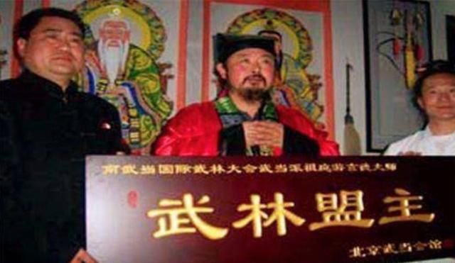 武当掌门使出失传武学,几十人飞了出去,轰动美