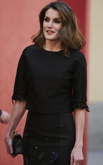 西班牙国王夫妇接见葡萄牙球星菲戈等人,王后