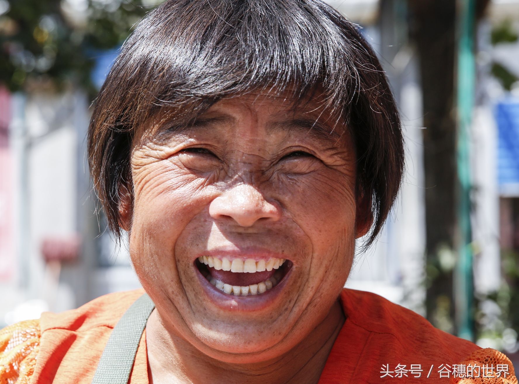 农村大姐路边卖的时鲜物3元一斤,一年赚3万,顾