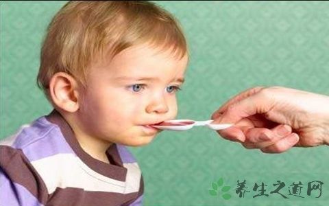 小孩老吐怎么回事