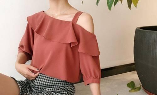 穿一字肩的衣服内衣怎么穿 这样就能让你的肩