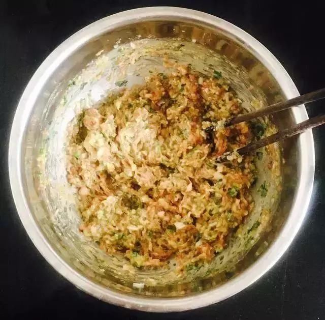 猪肉白菜饺子馅儿怎样调才好吃?猪肉白菜水饺