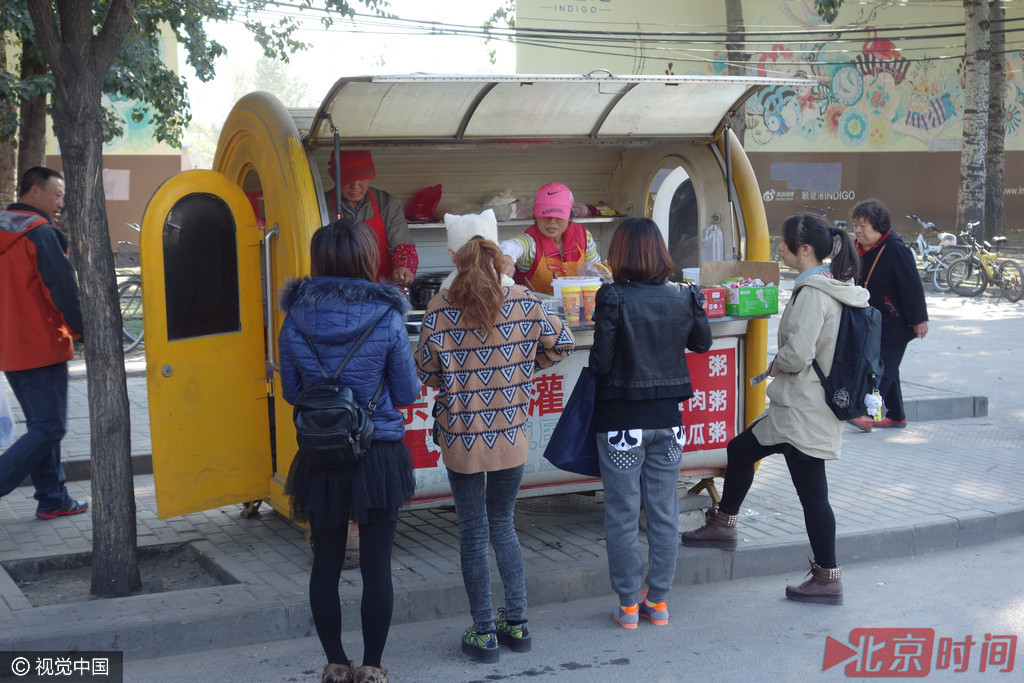目前北京东西两城区已经清退263辆早餐车，方便市民特别是上班族的早餐车从此在东西两城消失。北京其他各区也将逐步落实清退政策，早餐车即将在全北京消失。