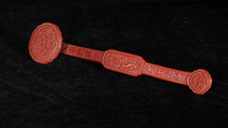 《拍宝》乾隆官造剔红如意摆件