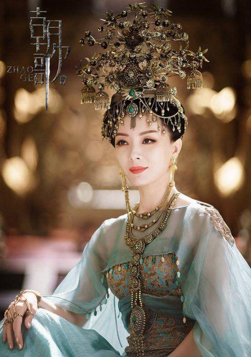 择天记里的圣后,最美的旗袍女星,头婚嫁二婚男当后妈