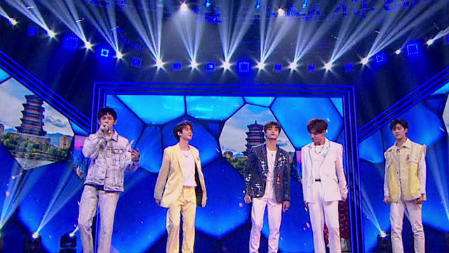 你好,在吗?UNINE男团约您《2022去北京》 你好,在吗?UNINE男团约您《2022去北京》