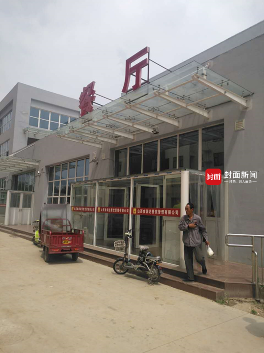 男子发帖抱怨医院食堂被拘 办案警察疑成网红 男子发帖抱怨医院食堂被拘 办案警察疑成网红