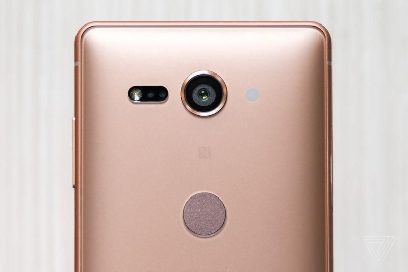 索尼的Xperia XZ2拥有全新设计,更小的边框,并