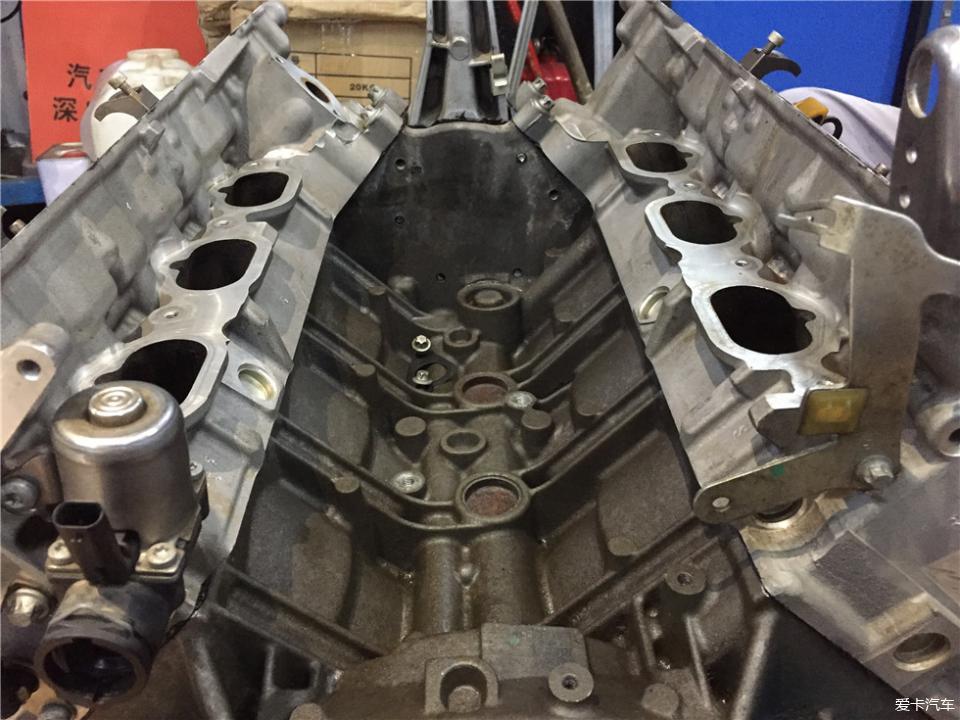 触目惊心,劣质机油导致的奔驰S400L发动机大