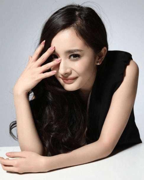 杨幂未P图照片曝光,体型强壮堪称吓人,网友:都