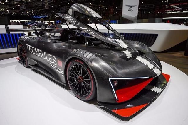 触碰未来 飞行汽车亮相日内瓦国际车展-北京时间