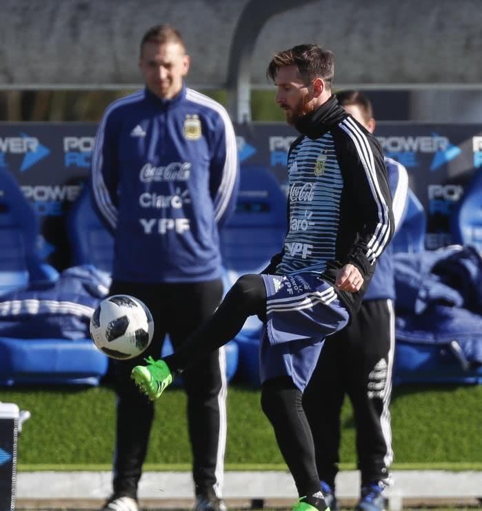 解析阿根廷备战和海地友谊赛,梅西亮相,留着大