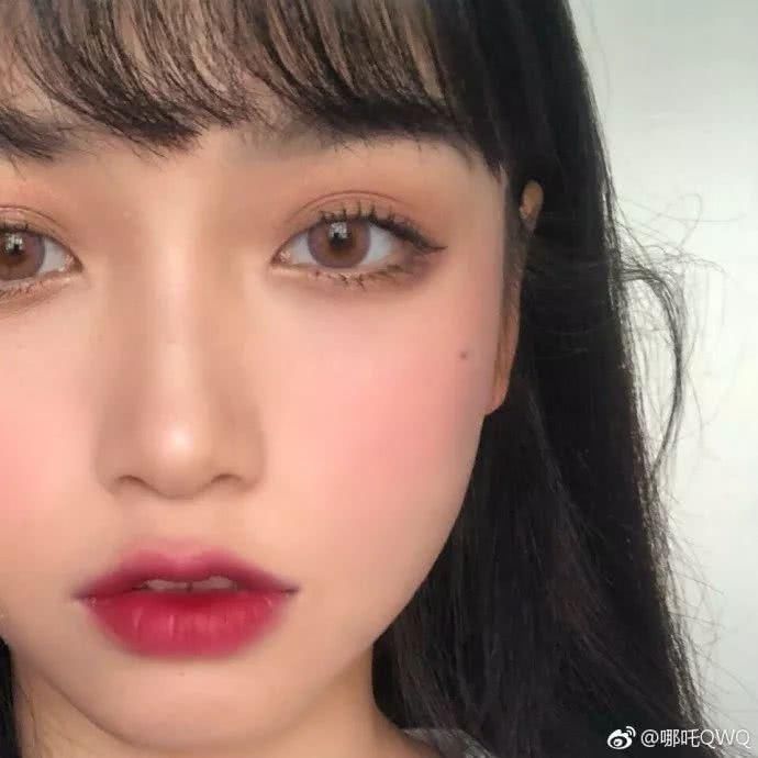 快手最火网红靠几颗暴牙秒杀了当年的凤姐!