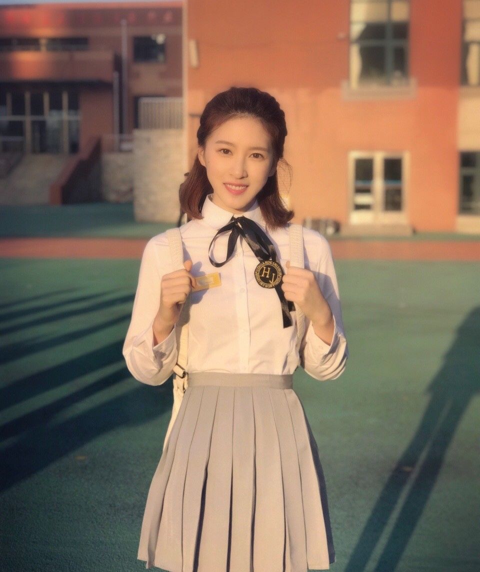 杜雨宸:微微一笑很倾城,邻家女孩般清新靓丽的