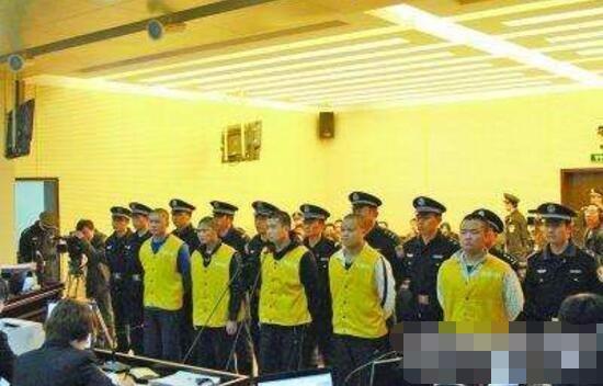 菜刀队vs砍刀队事件, 菜刀队6人完爆24人砍刀