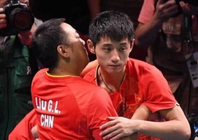 刘国梁上任乒协一把手,张继科刘国梁共同出席