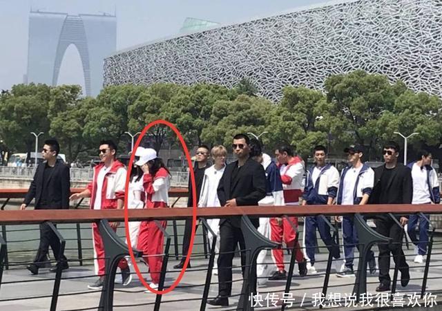 杨幂参加《跑男》最新一期的录制,预示赵丽颖