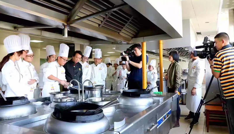 扬州倡议做餐饮节约"绿种子 引发"绿色餐饮"风潮