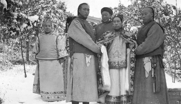 慈禧身边的八大女官之一,会八种外语,用英语写