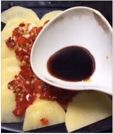 《新华社》点赞快手喊菜哥网友热评:美食节的