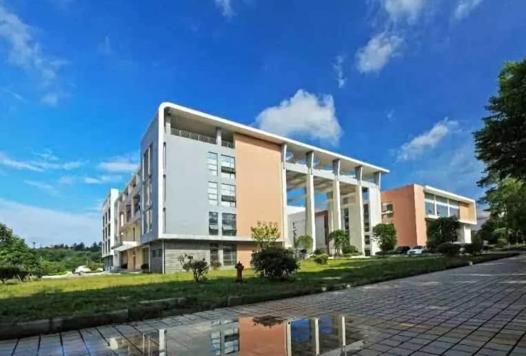 出身名门,校名比上海交通大学还霸气,这所大学