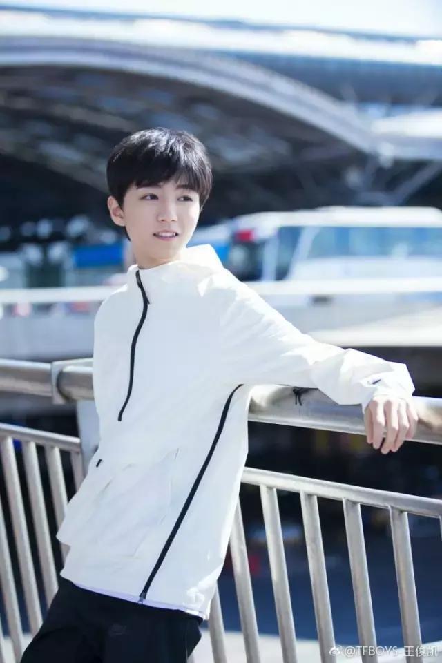 王俊凯受NIKE邀请赴美 耐克联名鞋合作又搞事