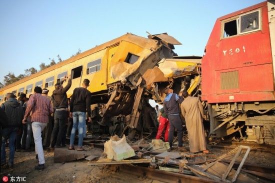 埃及两列火车相撞 造成数十人死伤