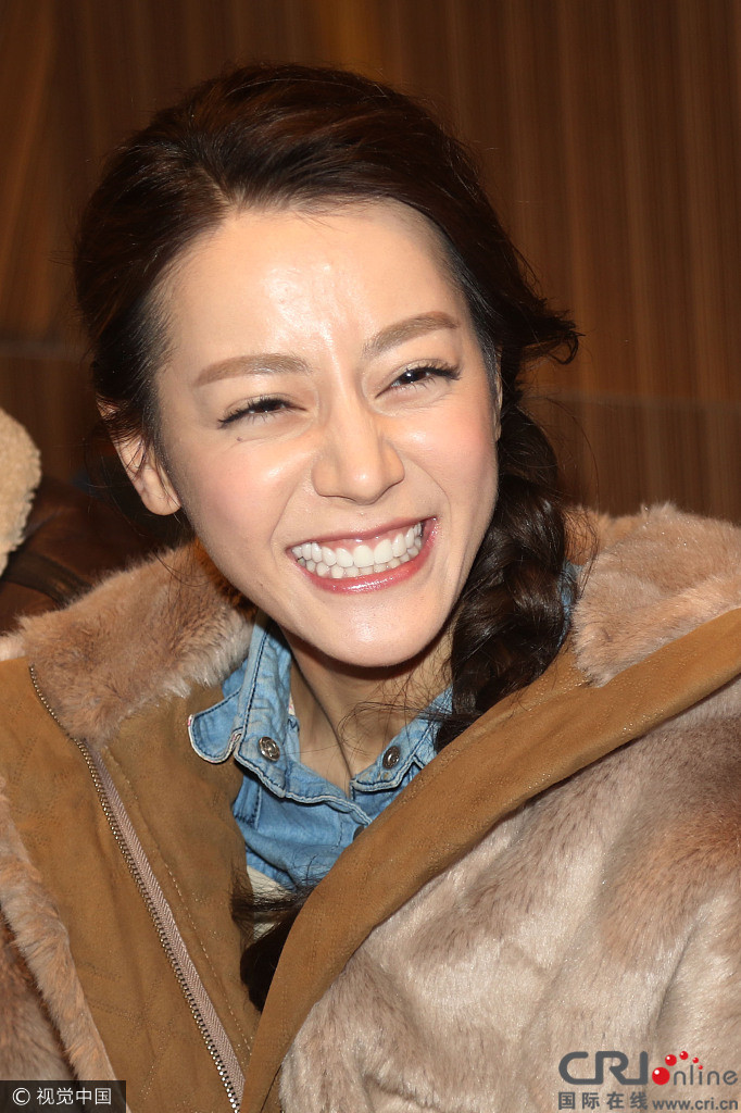 迪丽热巴素颜仍娇美 龇牙大笑出皱纹嘴也歪了 迪丽热巴素颜仍娇美 龇牙大笑出皱纹嘴也歪了