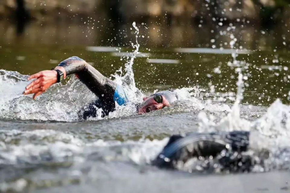 市长与曲靖一起刷爆朋友圈!流利英文对答记者