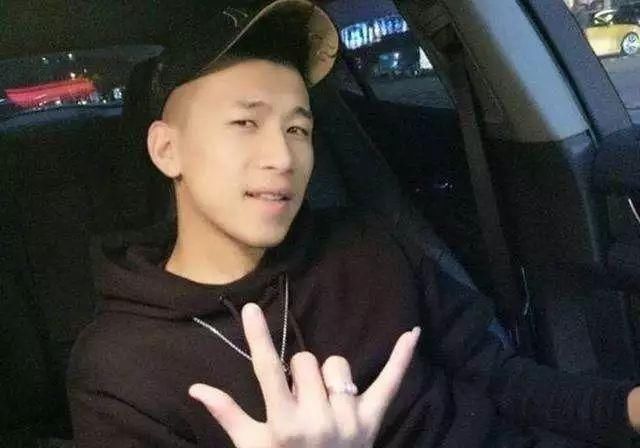 他曾被天佑嘲笑一首歌走天下,如今却一人走红