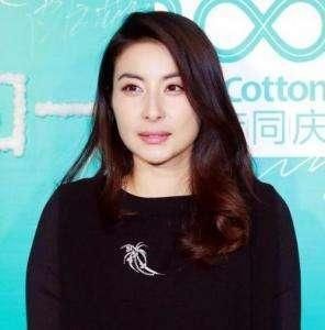 37岁郭晶晶放弃豪门阔太生活,升级国际泳联裁