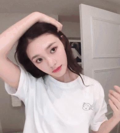 林允同款气垫火了,遮瑕效果堪比整容,网友:不愧