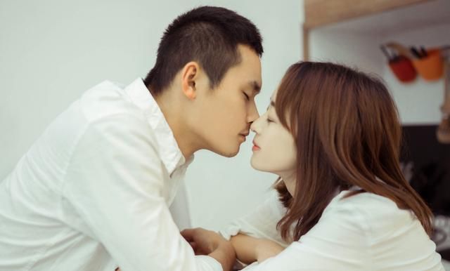 老公出差我一人在打点滴,无聊我发朋友圈,半夜