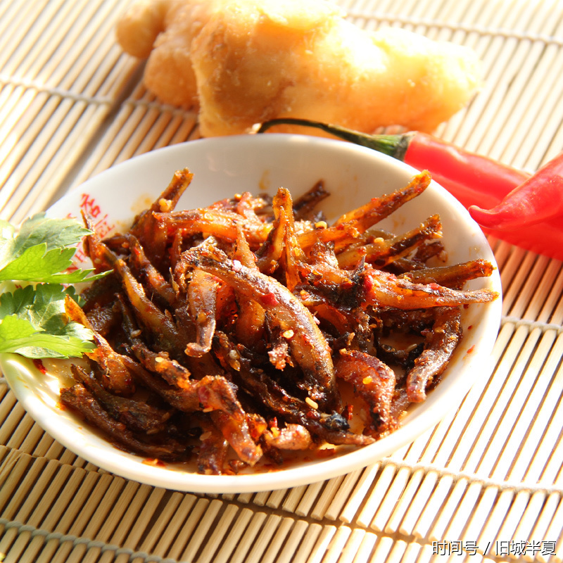 有野猪肉,巴毛鼠,麂子肉,腊肉等,特别推荐本地特色菜黄子肉,又称苗家