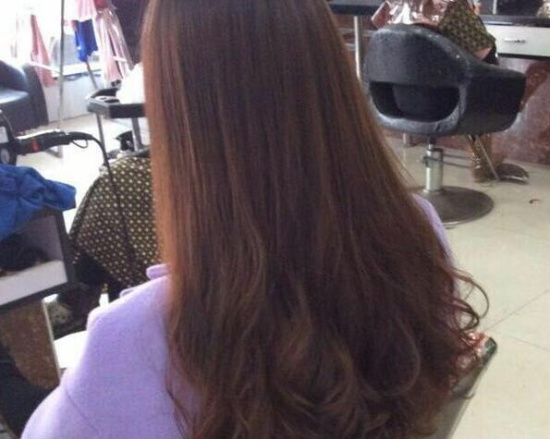 头发护理成噩梦 女子软发后变秃顶美发店赔偿500元