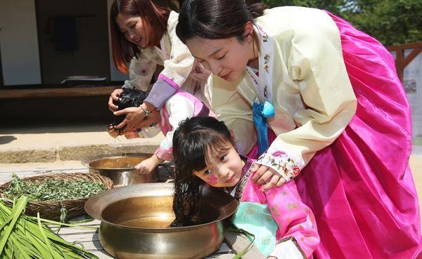 韩国人端午忙洗头