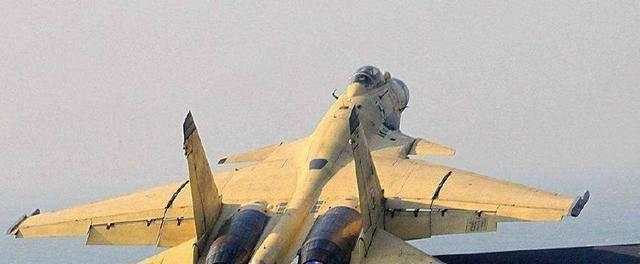 中国歼15改进型亮相! 取消鸭翼, 背后含义令人