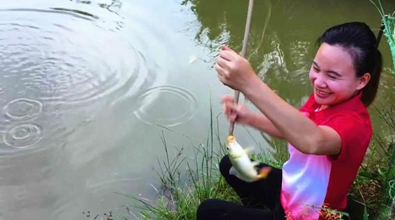 初中文化的巧妇9妹靠做直播年入1000万,苦读