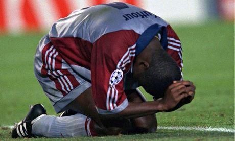 欧冠决赛逆转99年诺坎普奇迹,曼联补时两球惊