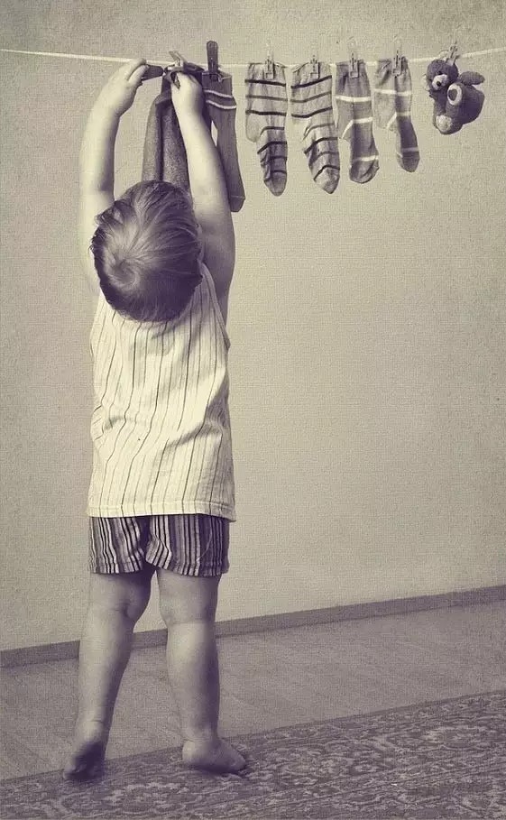 错怪孩子了,也要向他道歉,给孩子树立一个好榜样,跟孩子一起遵守规矩