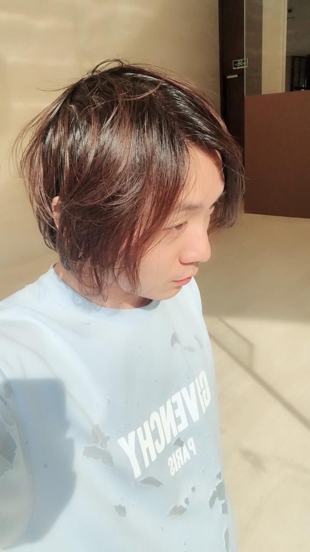 张大仙直播时收到银行短信,不慎曝光余额,整个