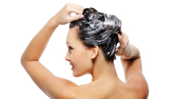 啤酒洗头能止痒去屑还能润发?食药署:恐怕伤害