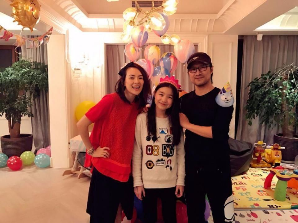 汪峰13岁女儿自拍照曝光,神似亲妈葛荟婕,颜值