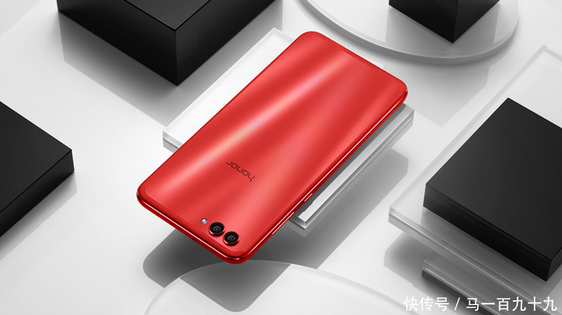 碾压荣耀Play:麒麟970+NFC怒降至2099,性能爆