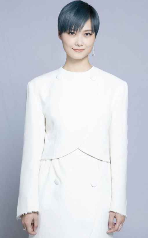 李宇春创作《岁岁平安》 与肖战共同用歌声点亮心愿(图2) 李宇春创作《岁岁平安》 与肖战共同用歌声点亮心愿(图2)