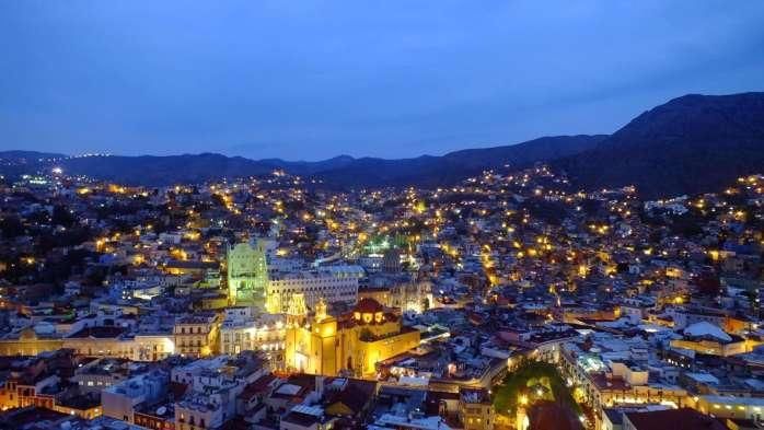 使用西班牙语的国家, GDP弱得只有1万亿, 但是