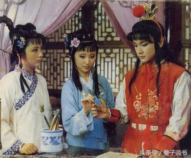 姜子说过,贾雨村遇到的智通寺老僧就是甄士隐,也是老年的贾宝玉,暗合"
