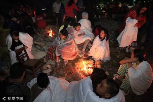 骑行时遇到地震，该怎么办?