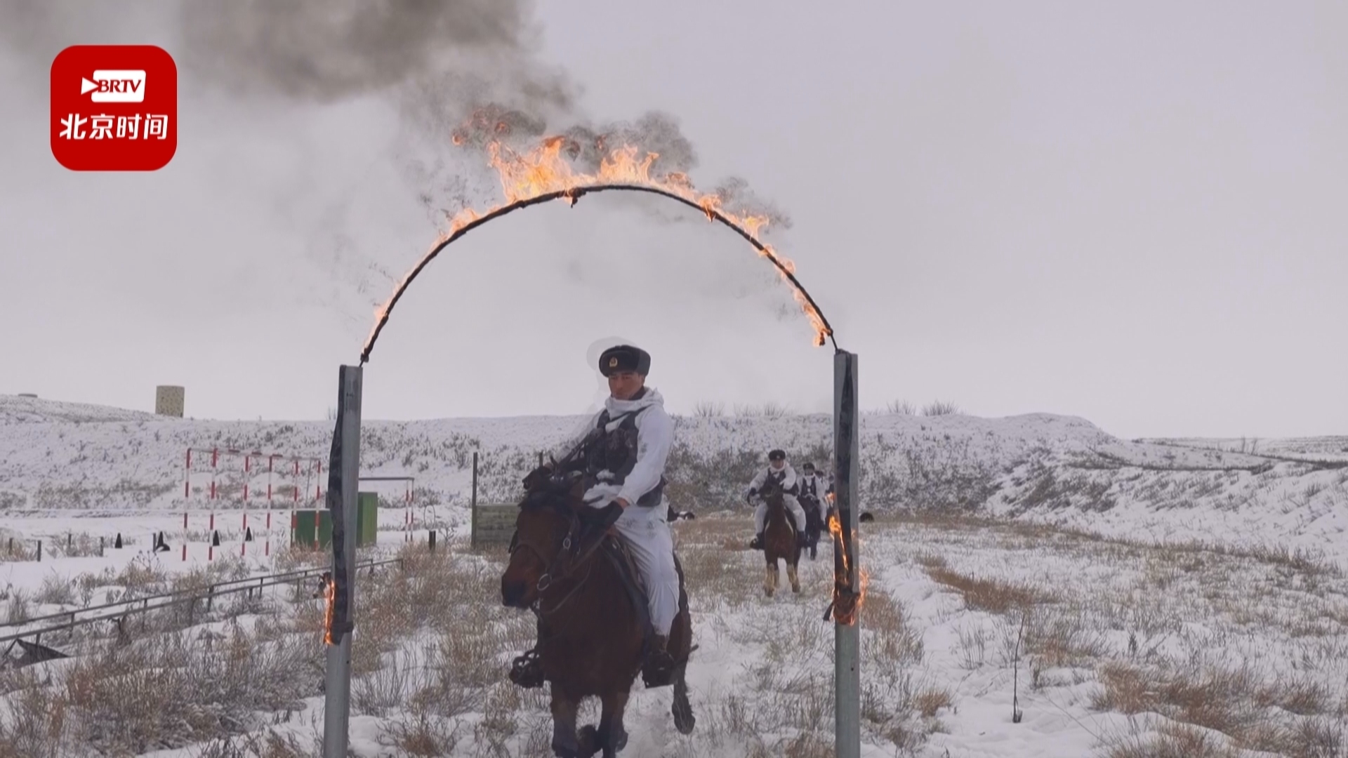 与无言的战友驰骋雪域达坂边关 骑乘军马多科目训练