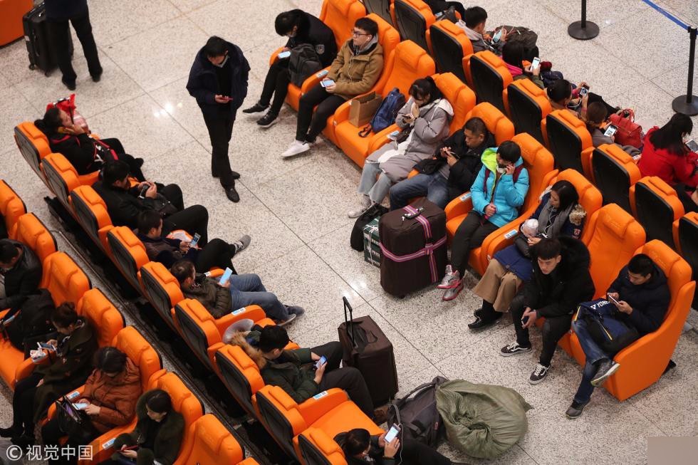 大连现豪华候车厅 座椅都是按摩椅